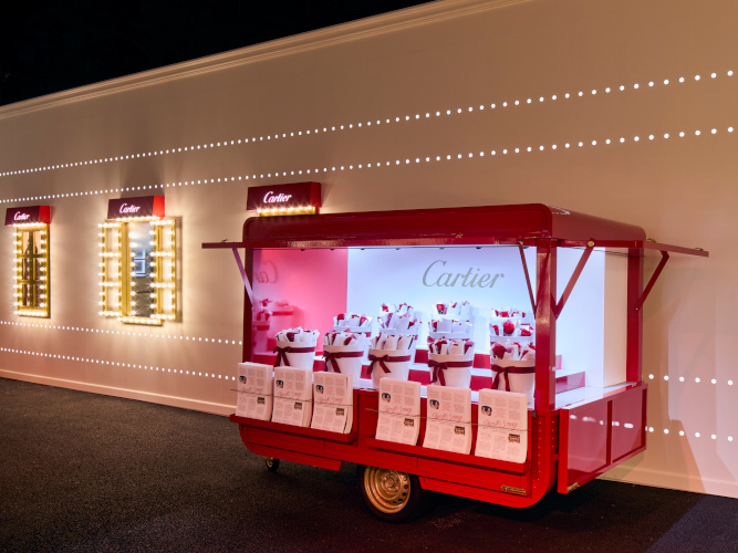 カルティエ マジカルホリデー」ポップアップが表参道にオープン。多数